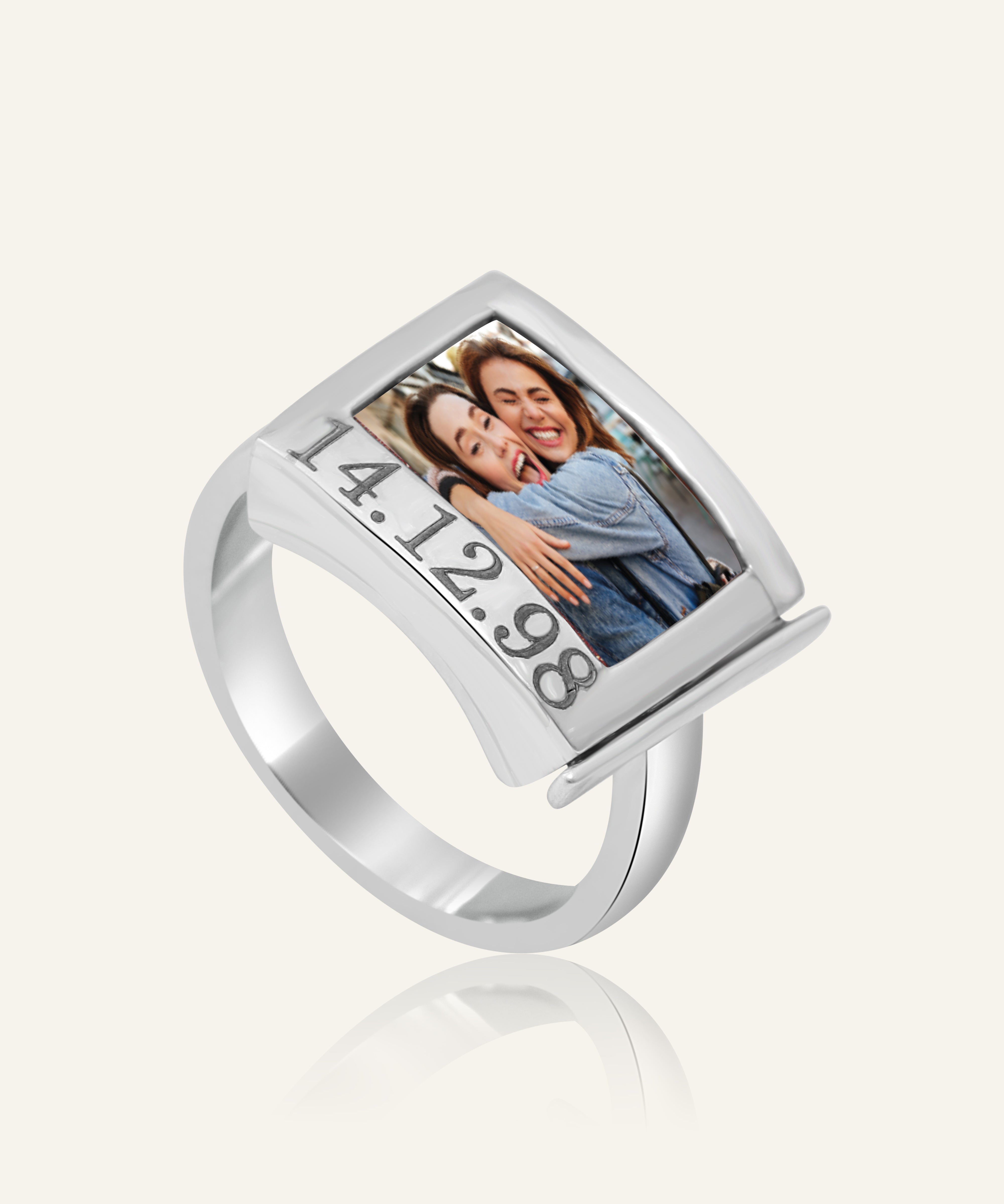 Polaroid ring